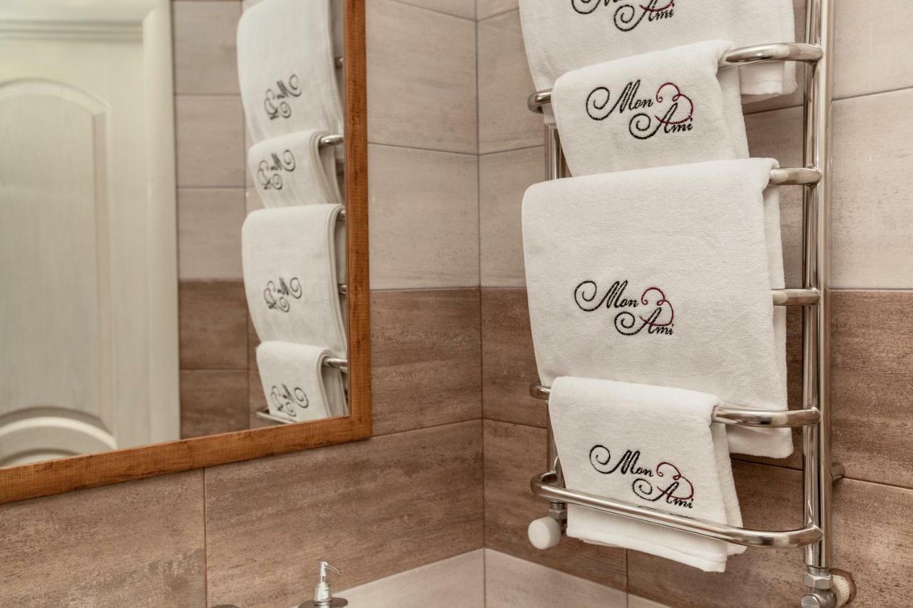 Mon Ami Hotel Ivano-Frankivsk Eksteriør billede