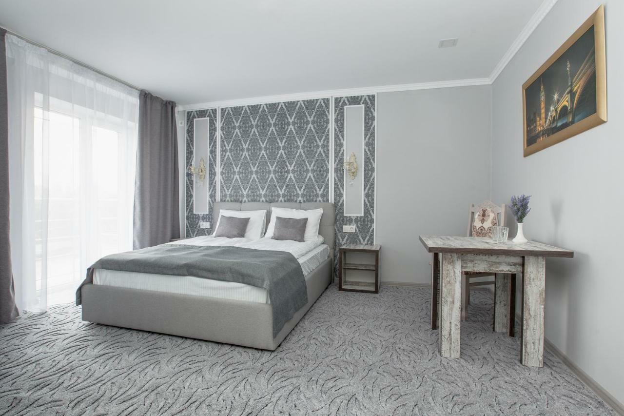 Mon Ami Hotel Ivano-Frankivsk Eksteriør billede