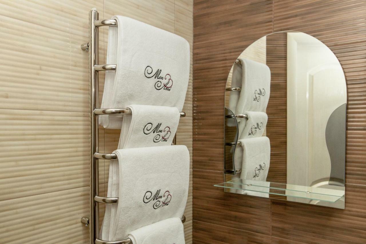 Mon Ami Hotel Ivano-Frankivsk Eksteriør billede