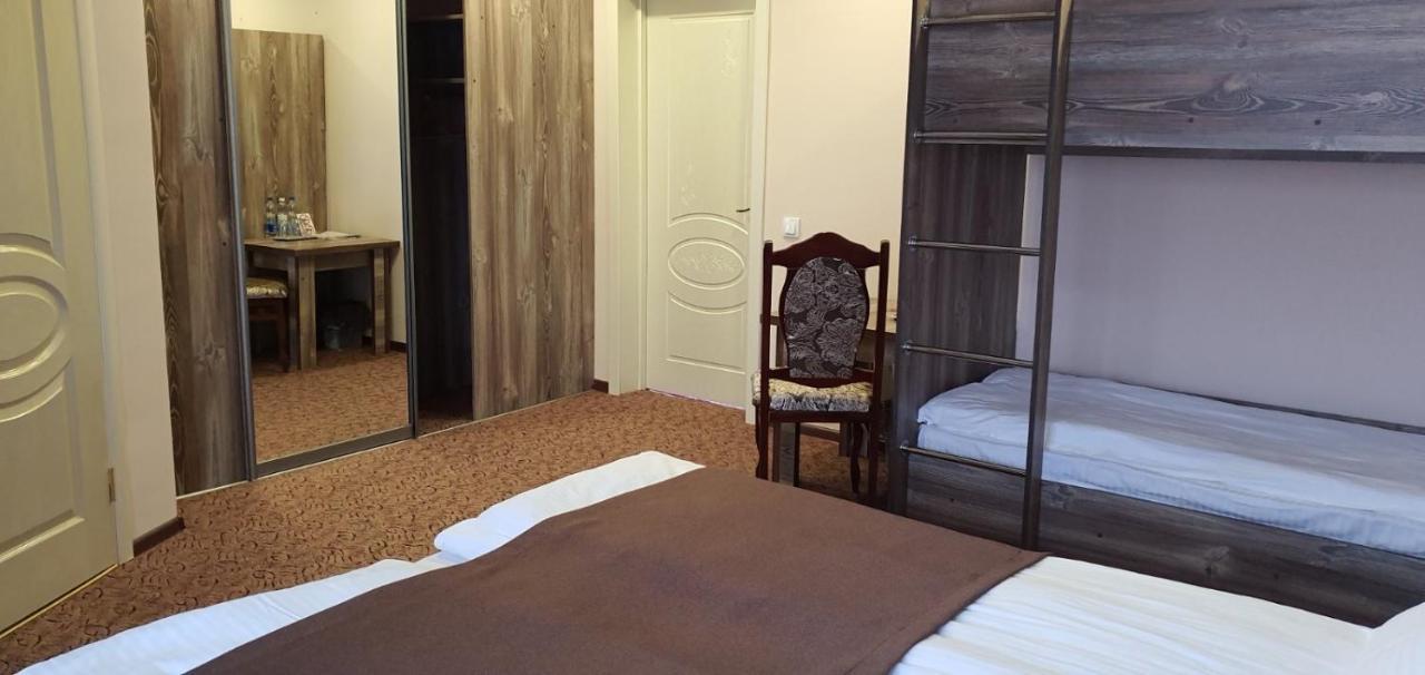 Mon Ami Hotel Ivano-Frankivsk Eksteriør billede