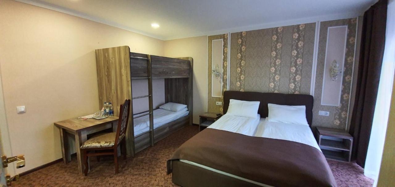 Mon Ami Hotel Ivano-Frankivsk Eksteriør billede